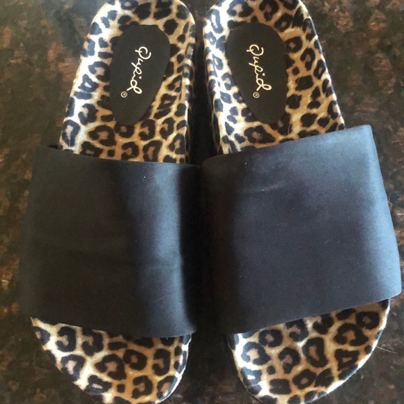 QUPID Women Jupiter Leopard Sole Platform Slipper - Picture 3 of 3